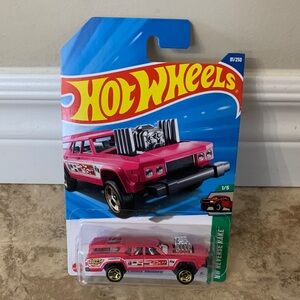 Hot Wheels Cruise Bruiser Pink Muscle Car HW Reverse Rake 1/5 or 91/250 HYX34